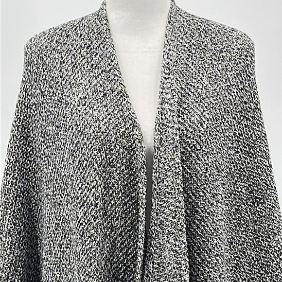 Cabi Pepper Cape Wrap Shawl Sweater in Peppercorn - Size O/S - Picture 3 of 7
